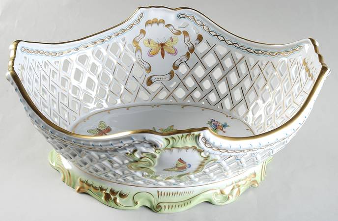 Queen Victoria (Green Border) 16" Oval Openwork Basket