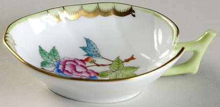 Queen Victoria (Green Border) Leaf Shaped Ashtray