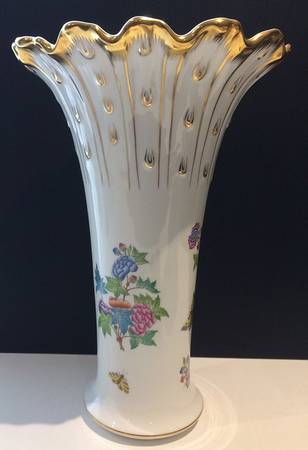 Queen Victoria Older (VA) 14" Flared Vase