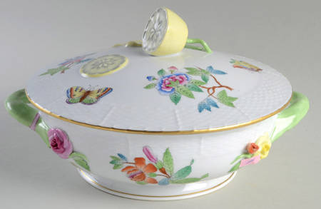 Queen Victoria Older (VA) Round Covered Vegetable