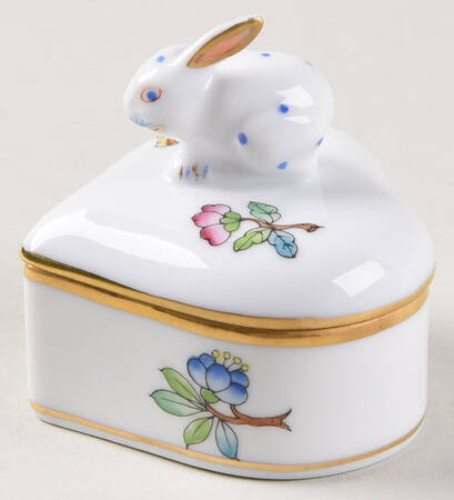 Queen Victoria Older (VA) Heart Shape Box & Lid