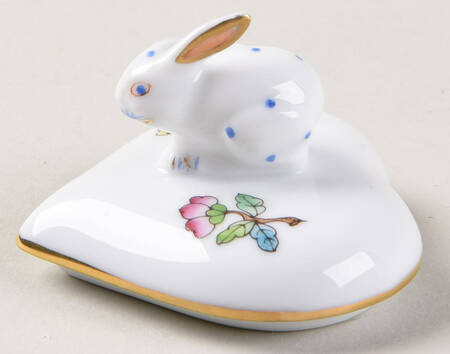 Queen Victoria Older (VA) Lid for Heart Shape Box