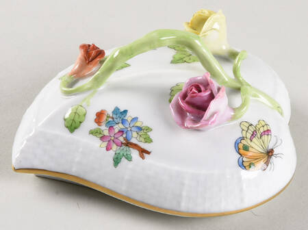 Queen Victoria Older (VA) Lid for Heart Shape Box