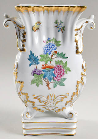 Queen Victoria Older (VA) 10" Footed Vase