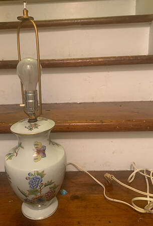 Queen Victoria Older (VA) 19" Electric Lamp No Shade