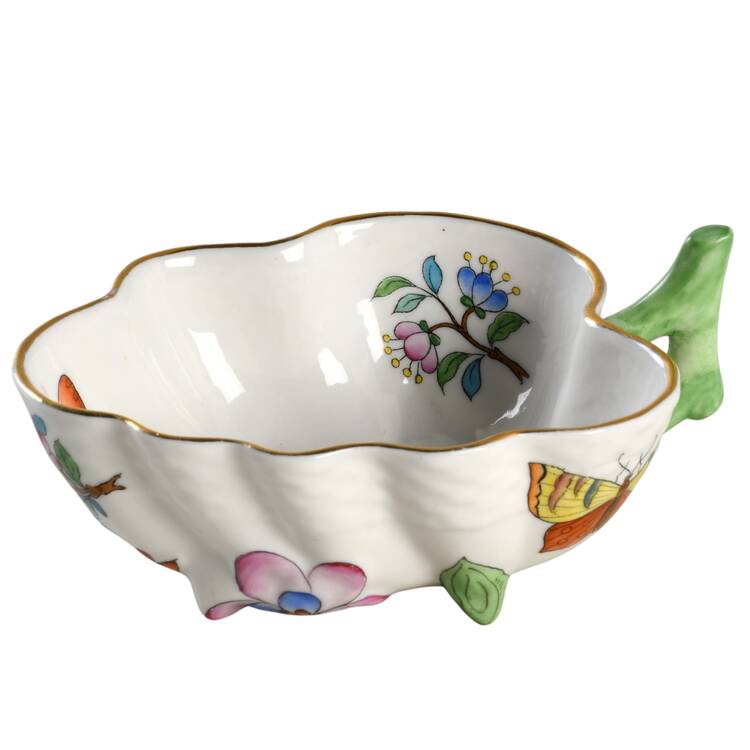 Queen Victoria Older (VA) Small Deep Leaf Dish
