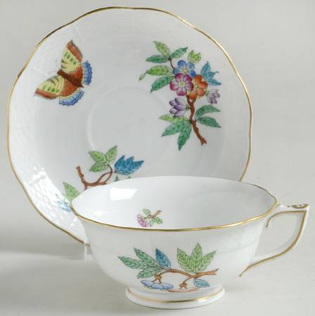 Queen Victoria Older (VA) Footed Cup & Saucer Set