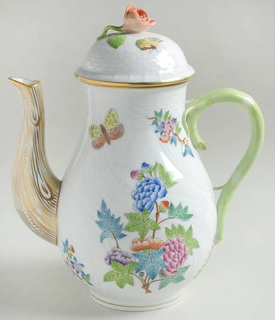 Queen Victoria Older (VA) Coffee Pot & Lid