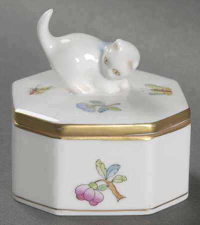 Queen Victoria Older (VA) Bon Bon & Lid
