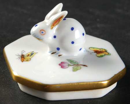 Queen Victoria Older (VA) Small Household Box, No Lid