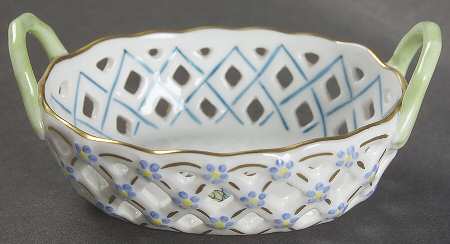 Queen Victoria Older (VA) Small-Handled Open Weave Basket