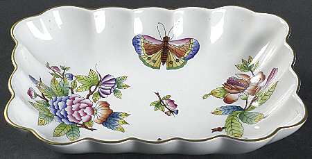 Queen Victoria Older (VA) Oblong Nut Dish
