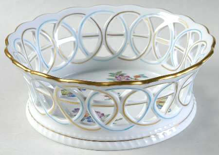 Queen Victoria Older (VA) 7" Round Open Weave Basket
