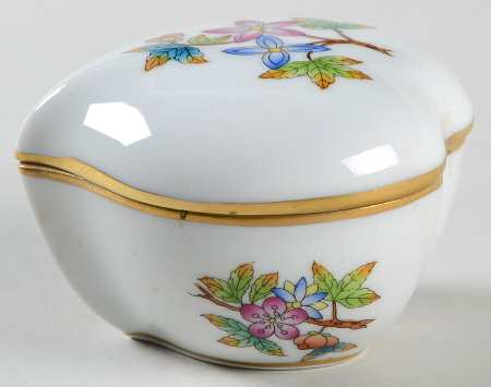 Queen Victoria Older (VA) 3" Heart Shape Bon Bon & Lid