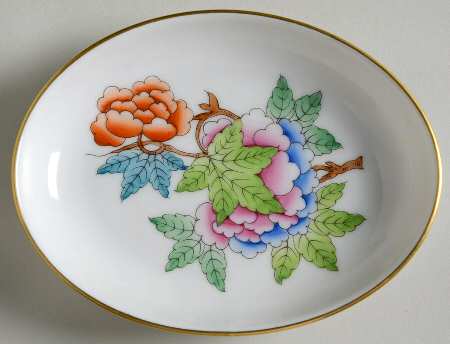 Queen Victoria Older (VA) 3" Oval Ashtray