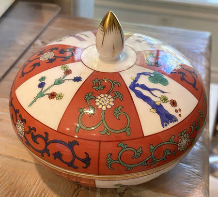 Red Dynasty (G) 4" Round Box & Lid