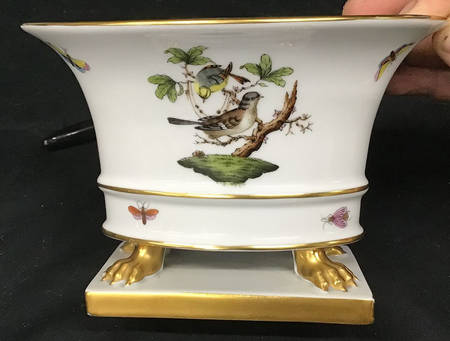 Rothschild Bird (RO) 4" Oval Clawfooted Urn
