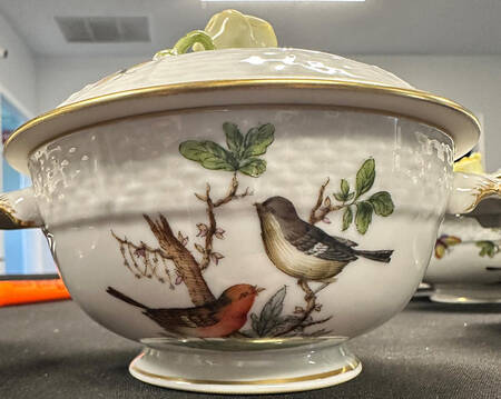 Rothschild Bird (RO) Cream Soup Bowl & Lid Set