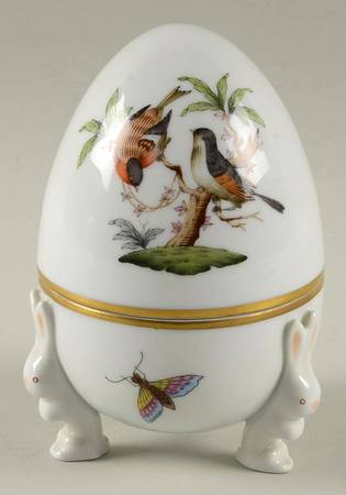 Rothschild Bird (RO) Egg Bon Bon with Bunny Feet & Lid