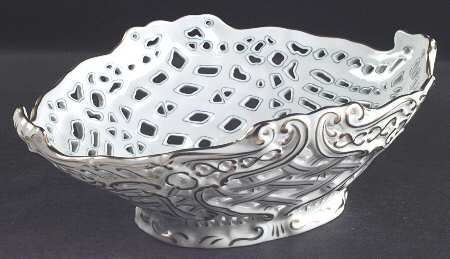 Rothschild Bird (RO) 9" Oval Pierced Basket