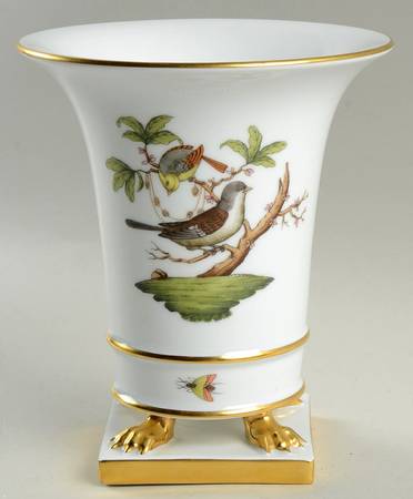 Rothschild Bird (RO) 7" Claw Footed Urn Vase