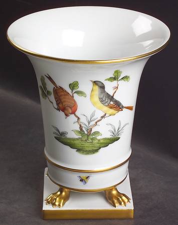 Rothschild Bird (RO) 7" Claw Footed Urn Vase