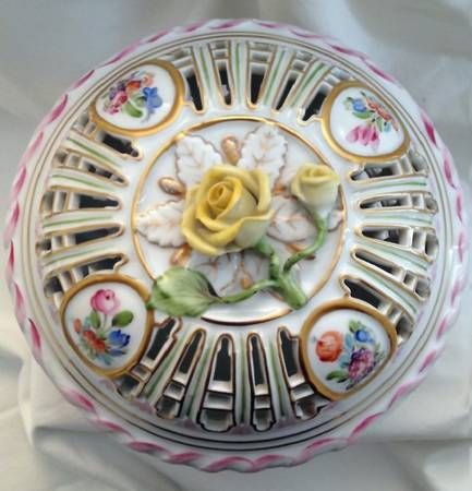 Saxonian Boquet (Bs) Lid for Biscuit Barrel