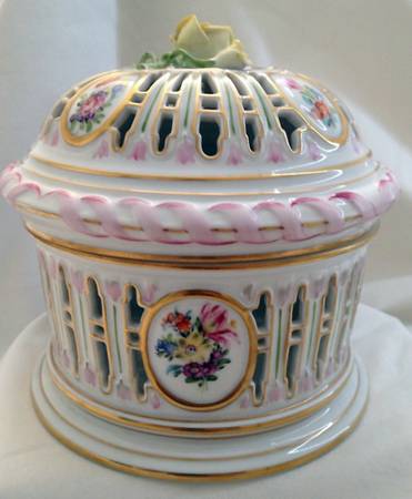 Saxonian Boquet (Bs) Biscuit Barrel & Lid