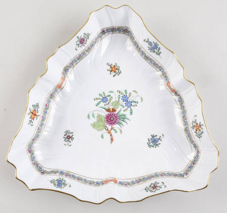 Windsor Garden (Fdm) 10" Triangular Vegetable Bowl