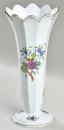 Windsor Garden (Fdm) 8" Scalloped Vase