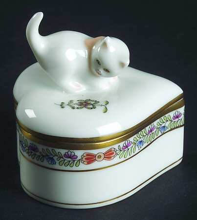 Windsor Garden (Fdm) Heart Shape Box & Lid