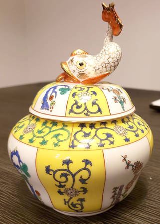 Yellow Dynasty (SJ) Dresser Jar and Lid