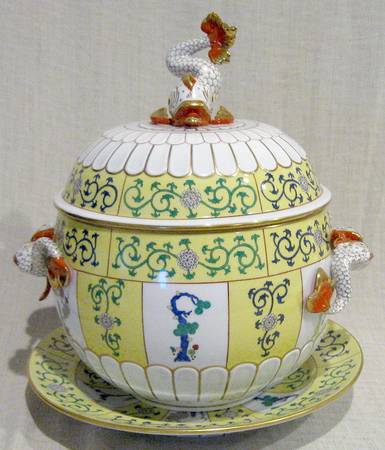 Yellow Dynasty (SJ) Dolphin Tureen & Lid w/Underplate