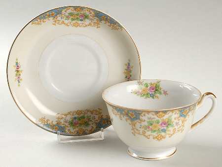 HIN7 Footed Cup & Saucer Set