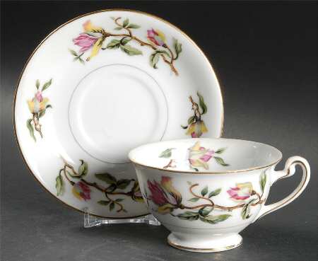 Encino Footed Cup & Saucer Set