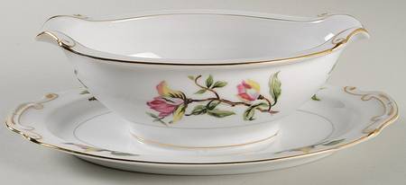 Encino Gravy Boat with Attached Underplate