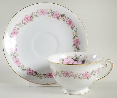 Lynnwood Footed Cup & Saucer Set