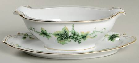 Virginia Gravy Boat with Attached Underplate