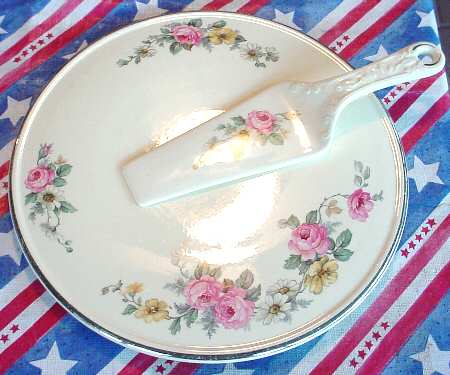 Armand (Virginia Rose Shape) Cake Plate