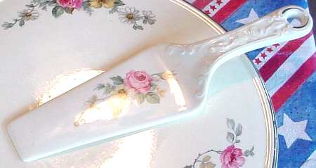 Armand (Virginia Rose Shape) Solid Ceramic Pie/Cake Server