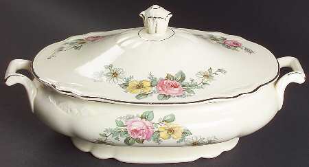 Armand (Virginia Rose Shape) Oval Covered Vegetable
