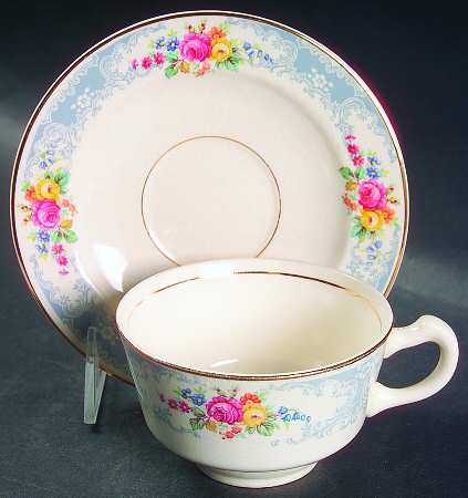 B1323 Flat Cup & Saucer Set
