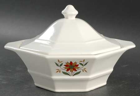 Bayberry Round Covered Vegetable