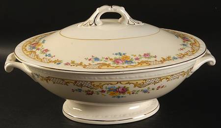 Briarcliffe (G3385) Oval Covered Vegetable