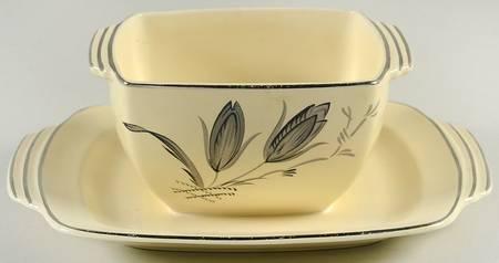 C24 Gravy Boat with Attached Underplate