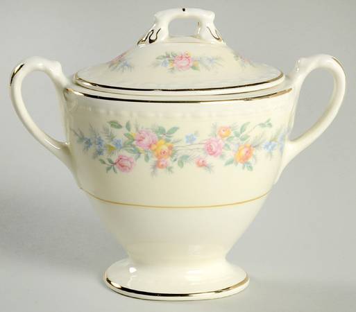 Cashmere Sugar Bowl & Lid by Homer Laughlin 
