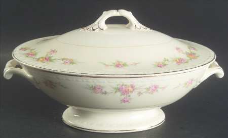 Countess Oval Covered Vegetable