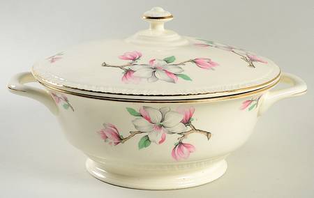 Dogwood (Liberty) Round Covered Vegetable