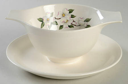 Dogwood Gravy Boat with Attached Underplate