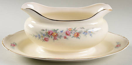 Ferndale Gravy Boat with Attached Underplate